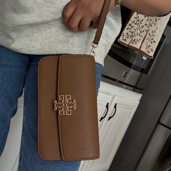 💕Tory Burch Women's Britten Chain Wallet W. Wristlet - Picture 11 of 12